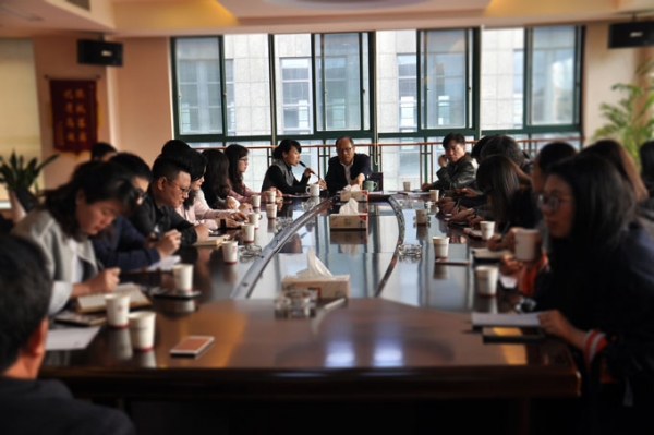 时搏手机站·官方版在线集团召开2017年度年轻人才培养专题座谈会